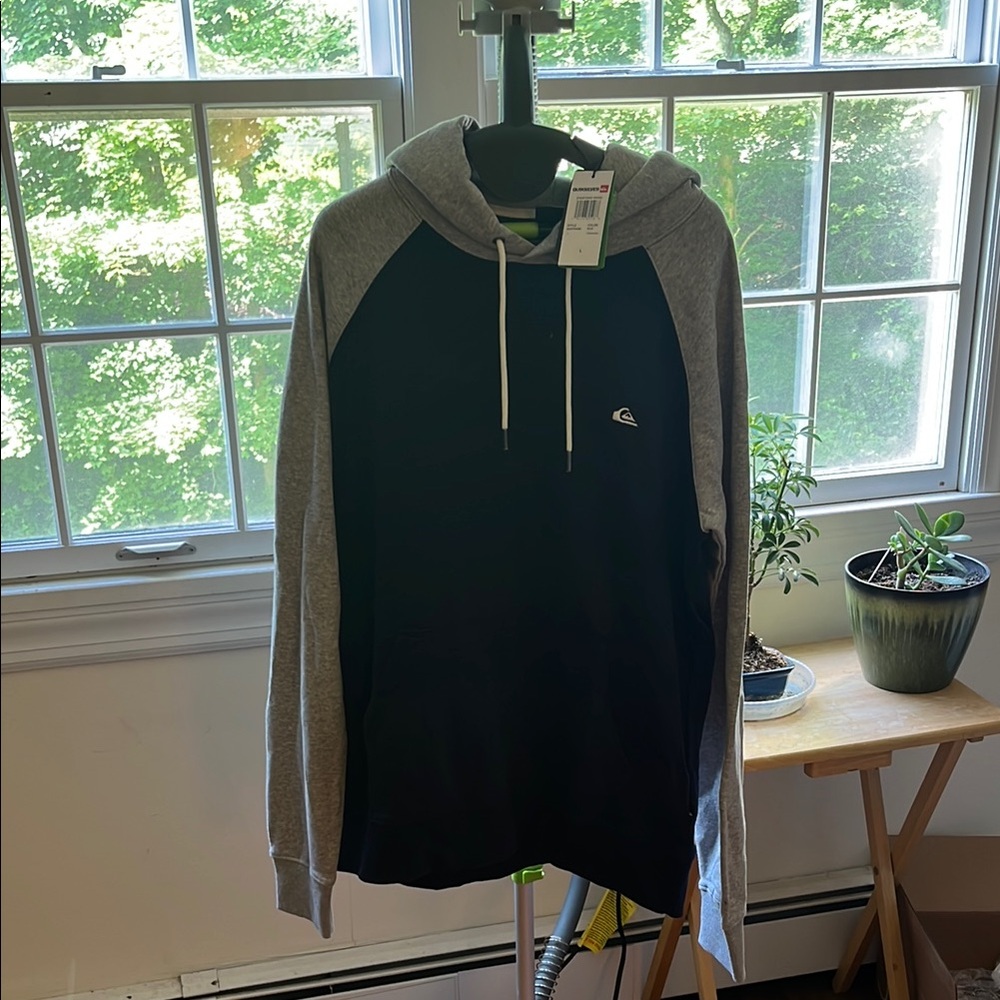 Quiksilver Navy and Gray Hoodie Sweatshirt L NWT